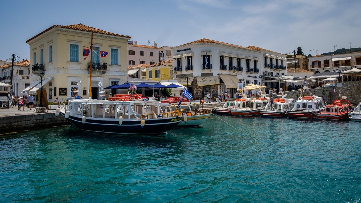 Dapia, Spetses’ old harbour. Tourism boats and taxis.